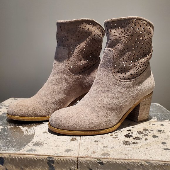 Meet your Posher, Gina - Picture 12 of 15